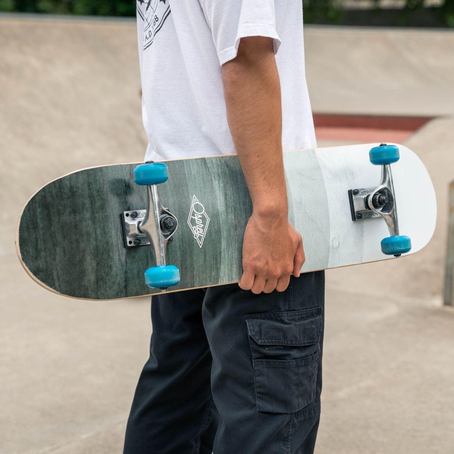 Skateboard for Beginners - 31 x 8 Inch Complete Skateboard, 8-Layer Maple Wood Deck Double Kick Standard Skateboards for Kids, Teens, Adult, Beginner