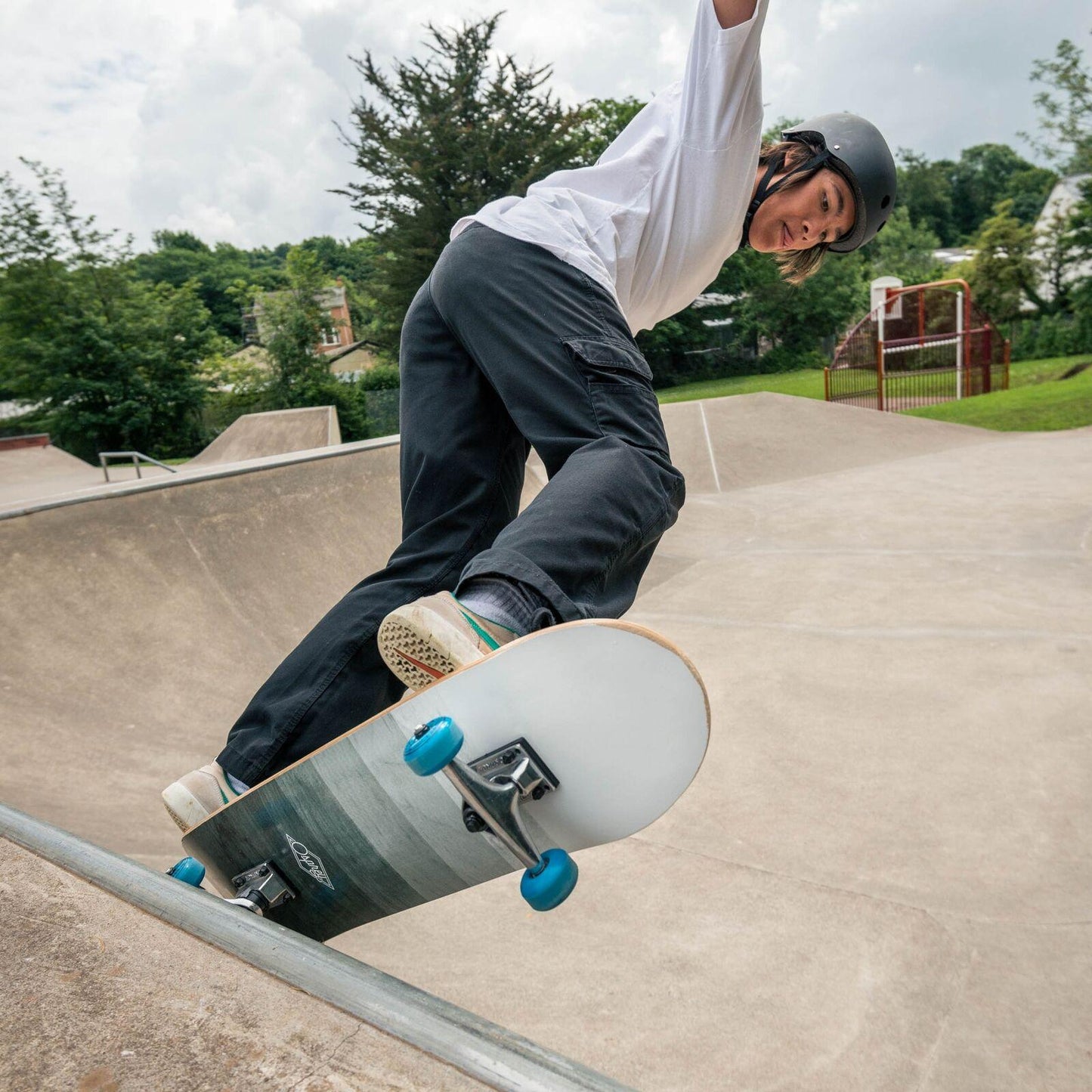 Skateboard for Beginners - 31 x 8 Inch Complete Skateboard, 8-Layer Maple Wood Deck Double Kick Standard Skateboards for Kids, Teens, Adult, Beginner